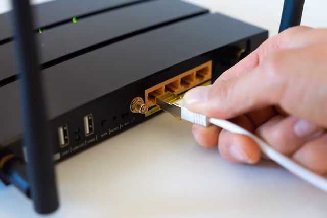 Instalación de router WiFi profesional en Dos Hermanas - Configuración de red inalámbrica